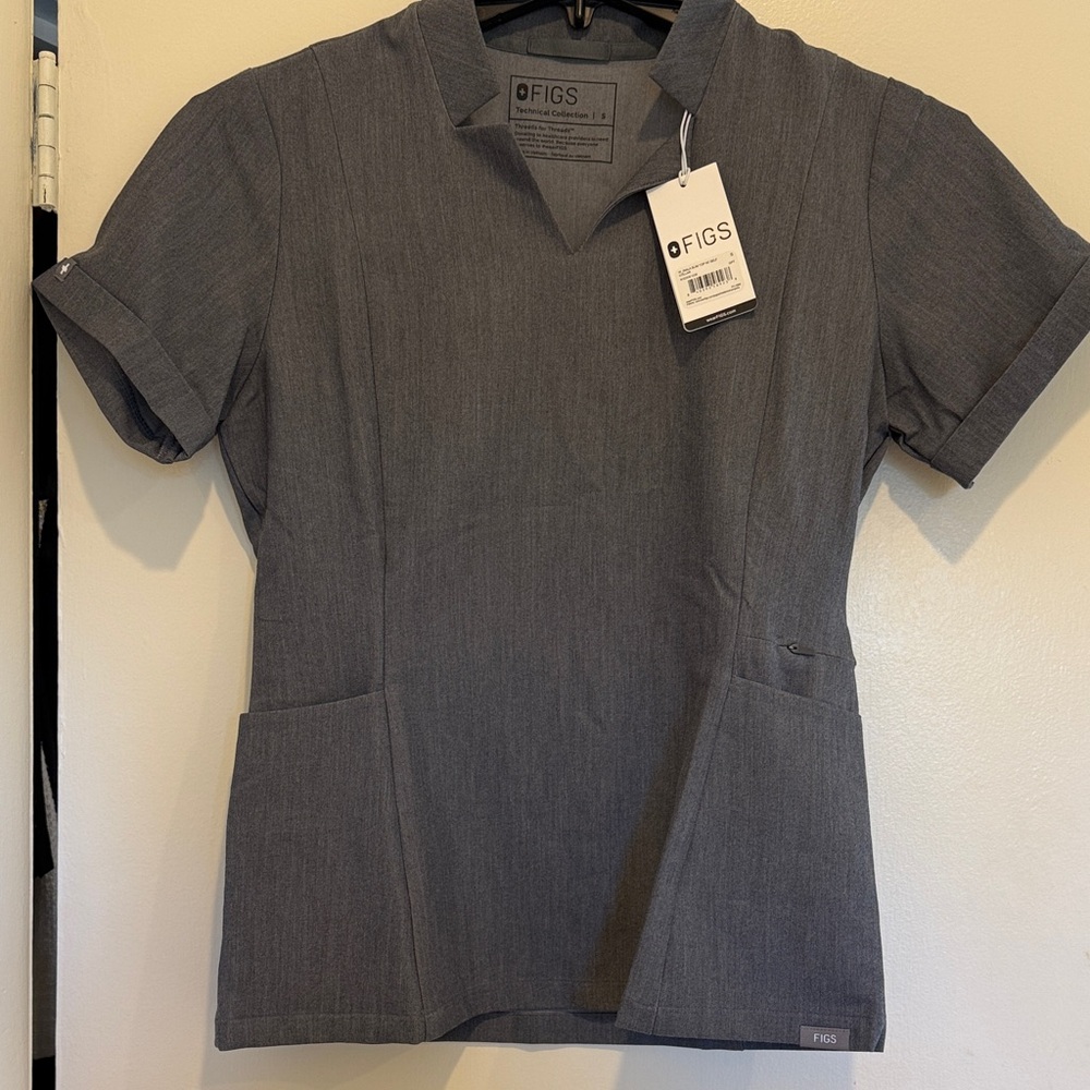 FIGS Women's inala slim top NWT